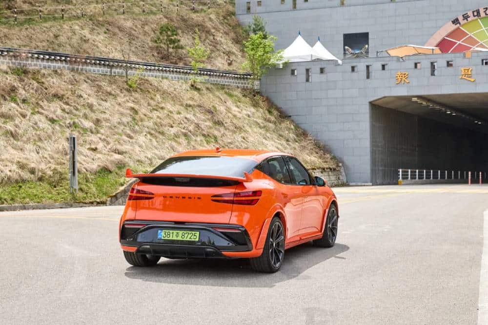 https://autogreeknews.gr/wp-content/uploads/2026/07/2027-Genesis-GV60-Magna-729-13-2048x1366-1.jpg