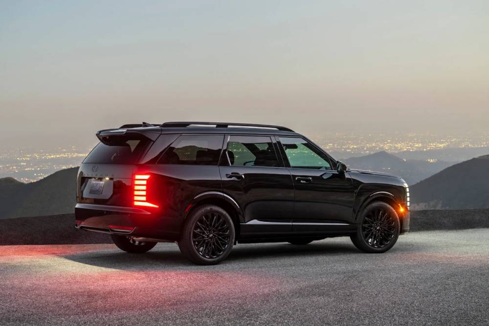 https://autogreeknews.gr/wp-content/uploads/2026/07/2027-Hyundai-Palisade-Hybrid-Calligraphy-Black-Ink-1.jpg
