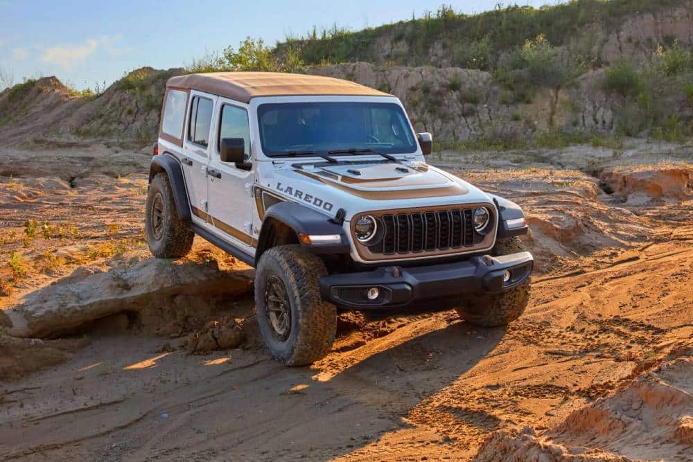 https://autogreeknews.gr/wp-content/uploads/2026/07/2027-Jeep-Wrangler-Laredo-713-2-2048x1366-1.jpg