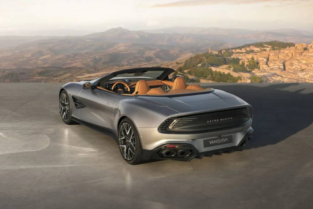 https://autogreeknews.gr/wp-content/uploads/2026/07/Aston-Martin-Vanquish-25-New-04-2048x1536-1.jpg