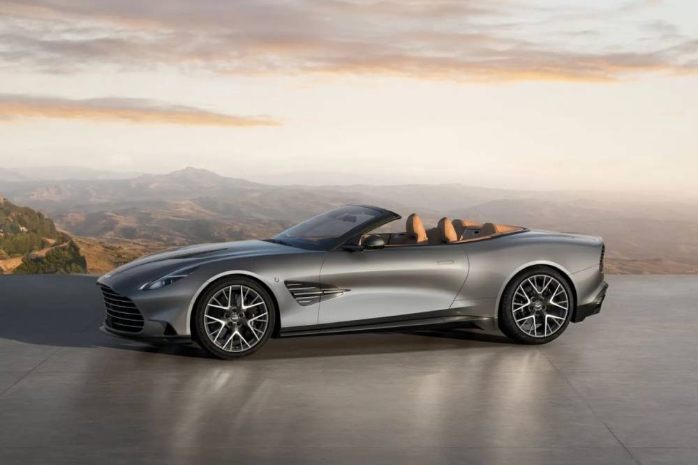 https://autogreeknews.gr/wp-content/uploads/2026/07/Aston-Martin-Vanquish-25-New-05-2048x1536-1.jpg