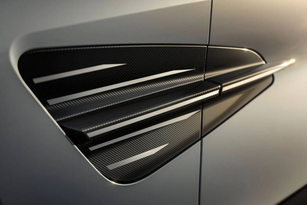 https://autogreeknews.gr/wp-content/uploads/2026/07/Aston-Martin-Vanquish-25-New-10-2048x1536-1.jpg