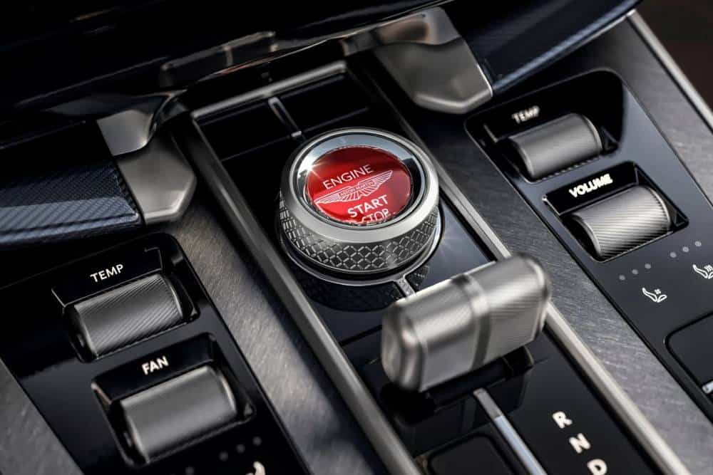 https://autogreeknews.gr/wp-content/uploads/2026/07/Aston-Martin-Vanquish-25-New-12-2048x1536-1.jpg