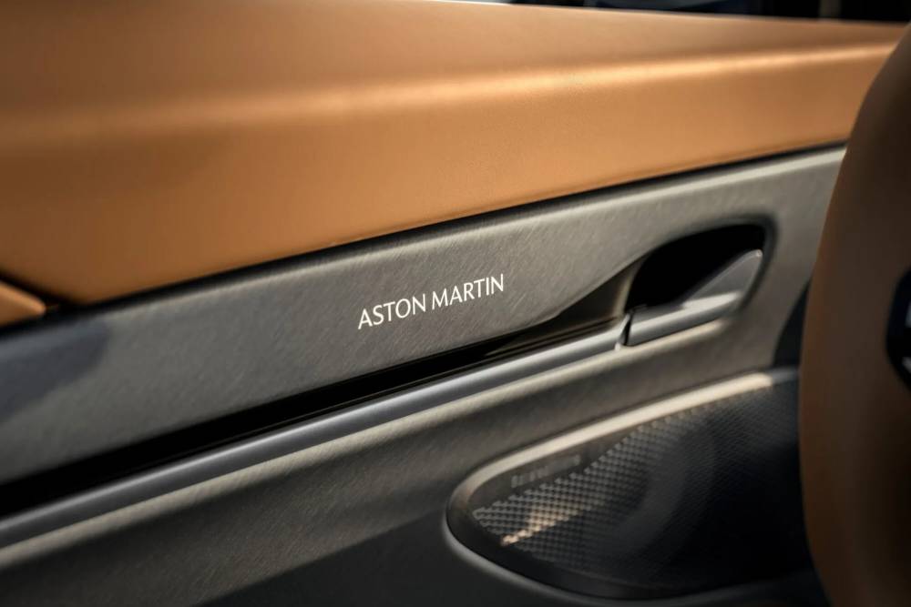 https://autogreeknews.gr/wp-content/uploads/2026/07/Aston-Martin-Vanquish-25-New-13-2048x1536-1.jpg
