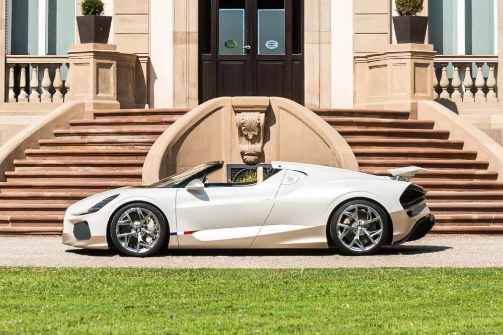 https://autogreeknews.gr/wp-content/uploads/2026/07/Bugatti-W16-Mistral-End-Of-Production-2-copy-2048x.jpg
