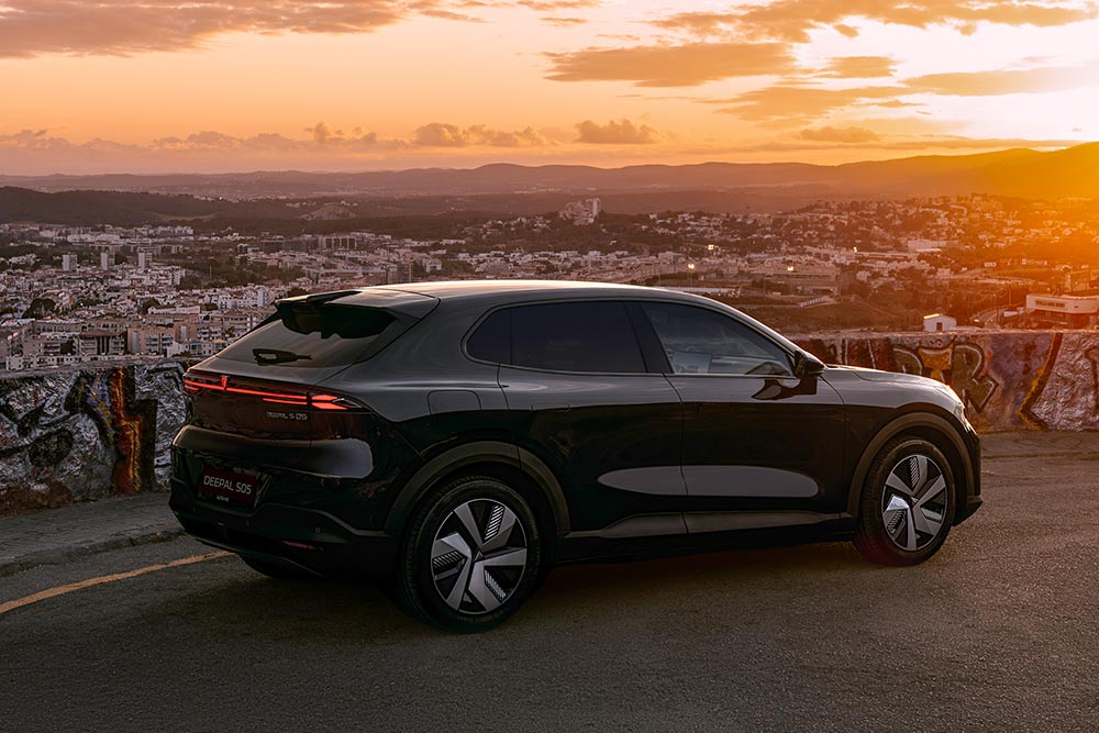 https://autogreeknews.gr/wp-content/uploads/2026/07/Changan-DEEPAL-S05_PHEV-15.jpg