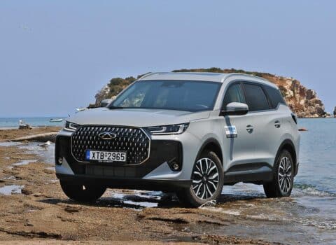 «Άντε γεια» και σε τιμή το Chery Tiggo 7 Hybrid 224 PS
