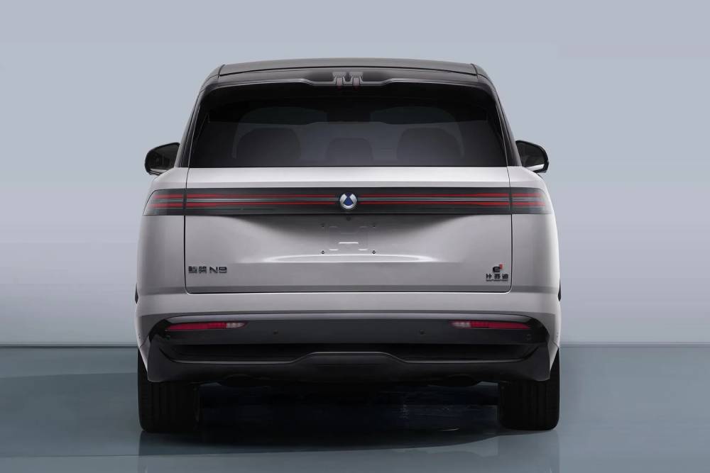 https://autogreeknews.gr/wp-content/uploads/2026/07/Denza-N8-005-2048x1350-1.jpg