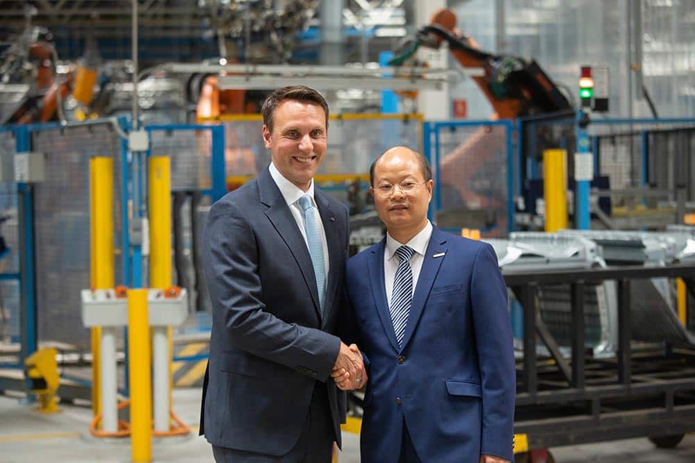 https://autogreeknews.gr/wp-content/uploads/2026/07/Ford_and_Geely_Auto_Join_Forces_in_Europe_4.jpg