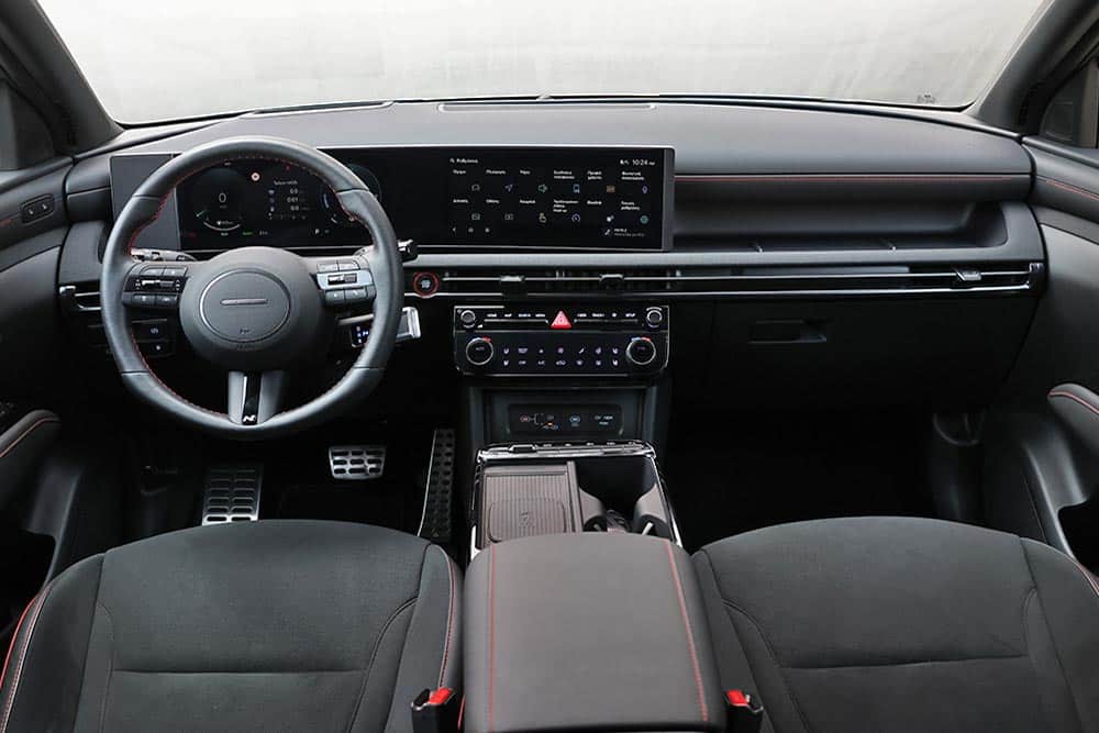 https://autogreeknews.gr/wp-content/uploads/2026/07/Hyundai-Tucson-PHEV-interior-1.jpg