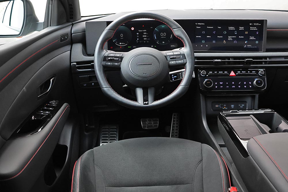 https://autogreeknews.gr/wp-content/uploads/2026/07/Hyundai-Tucson-PHEV-interior-2.jpg
