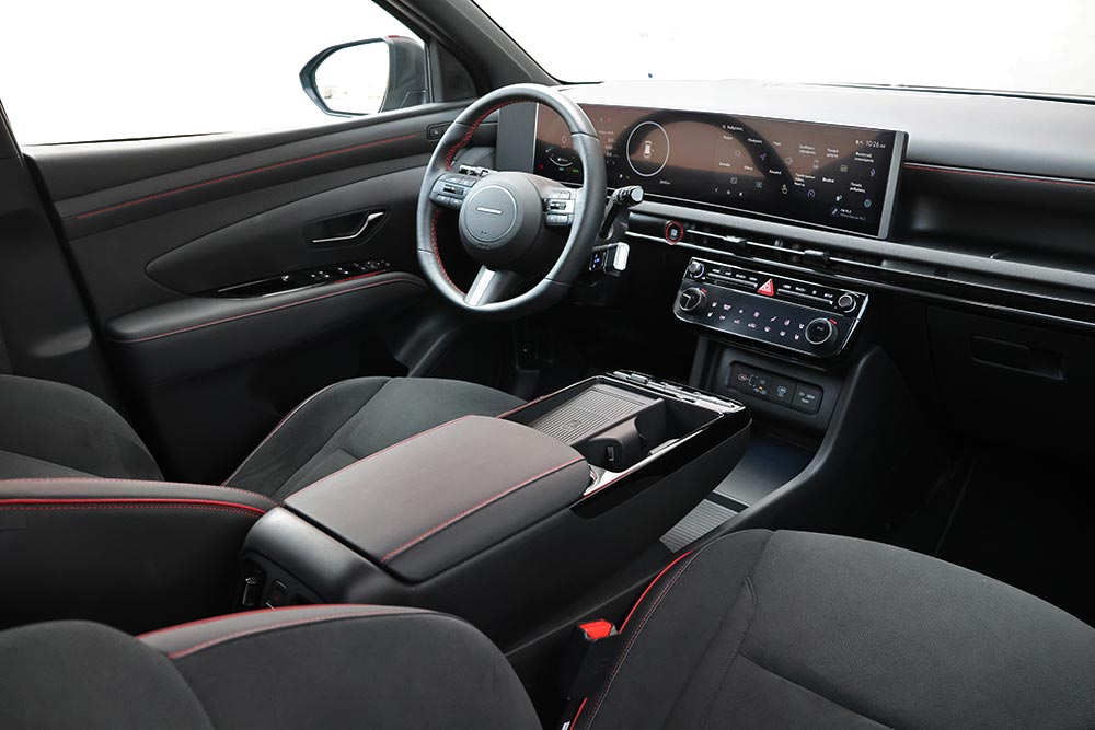 https://autogreeknews.gr/wp-content/uploads/2026/07/Hyundai-Tucson-PHEV-interior-3.jpg