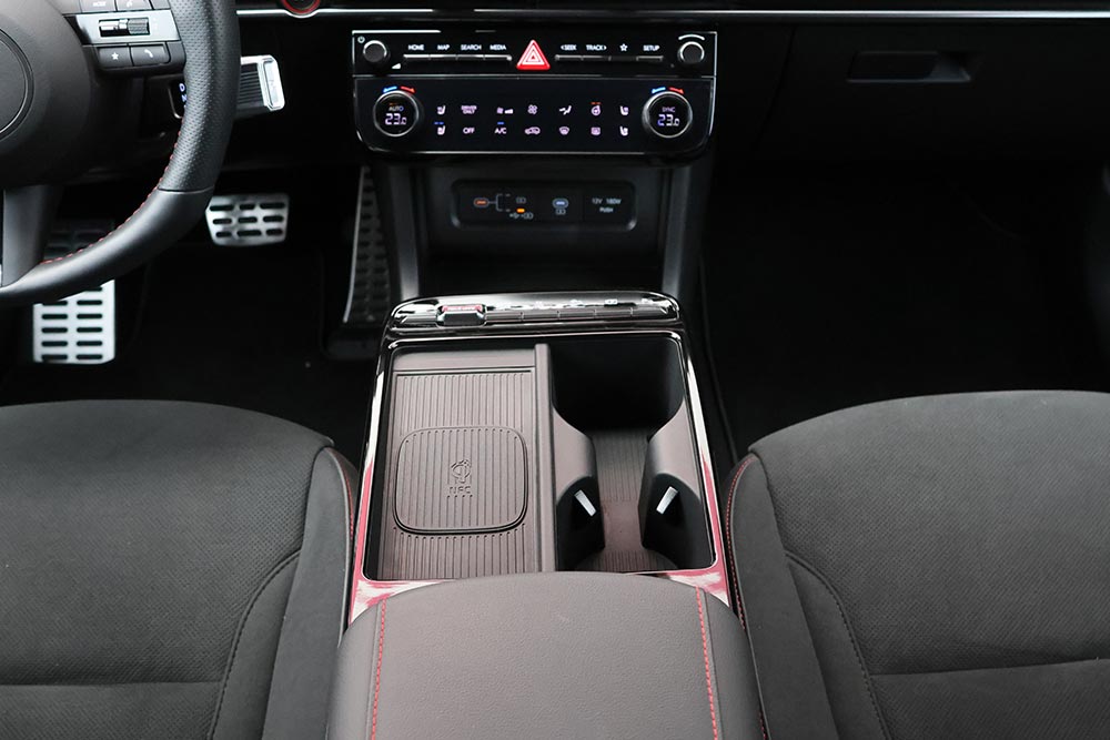 https://autogreeknews.gr/wp-content/uploads/2026/07/Hyundai-Tucson-PHEV-interior-7.jpg