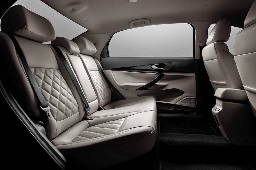 https://autogreeknews.gr/wp-content/uploads/2026/07/LADA-Aura-interior.jpg