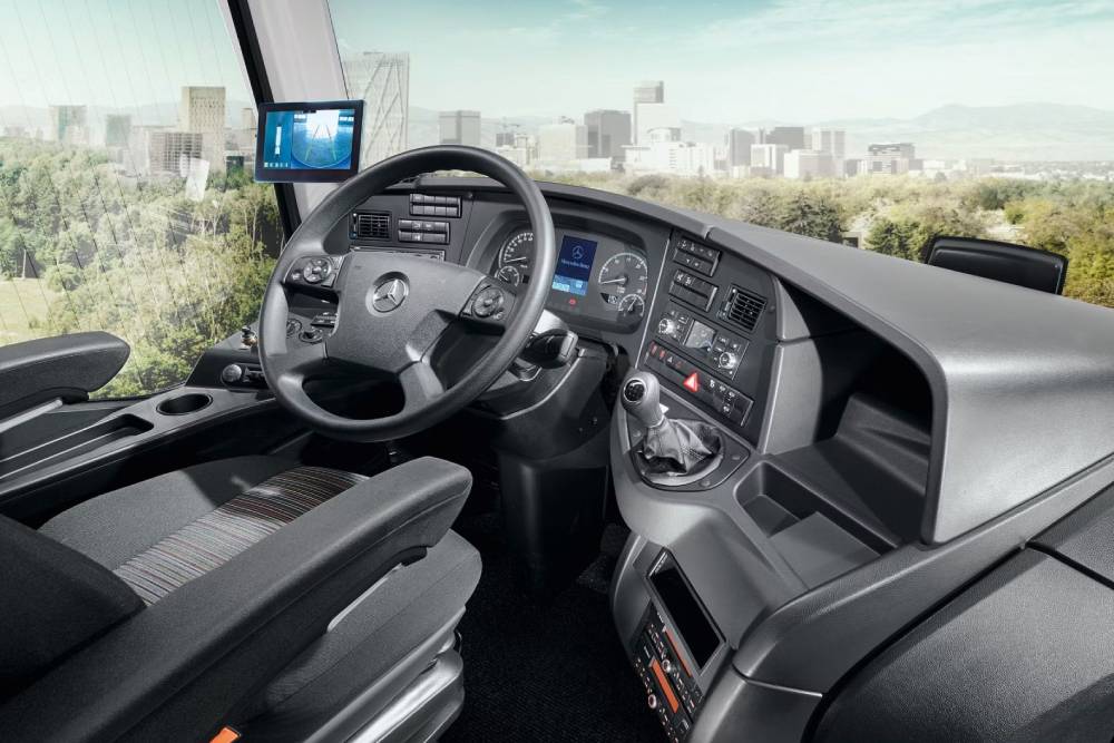 https://autogreeknews.gr/wp-content/uploads/2026/07/Mercedes-Benz_Tourismo_autobus-2.jpg