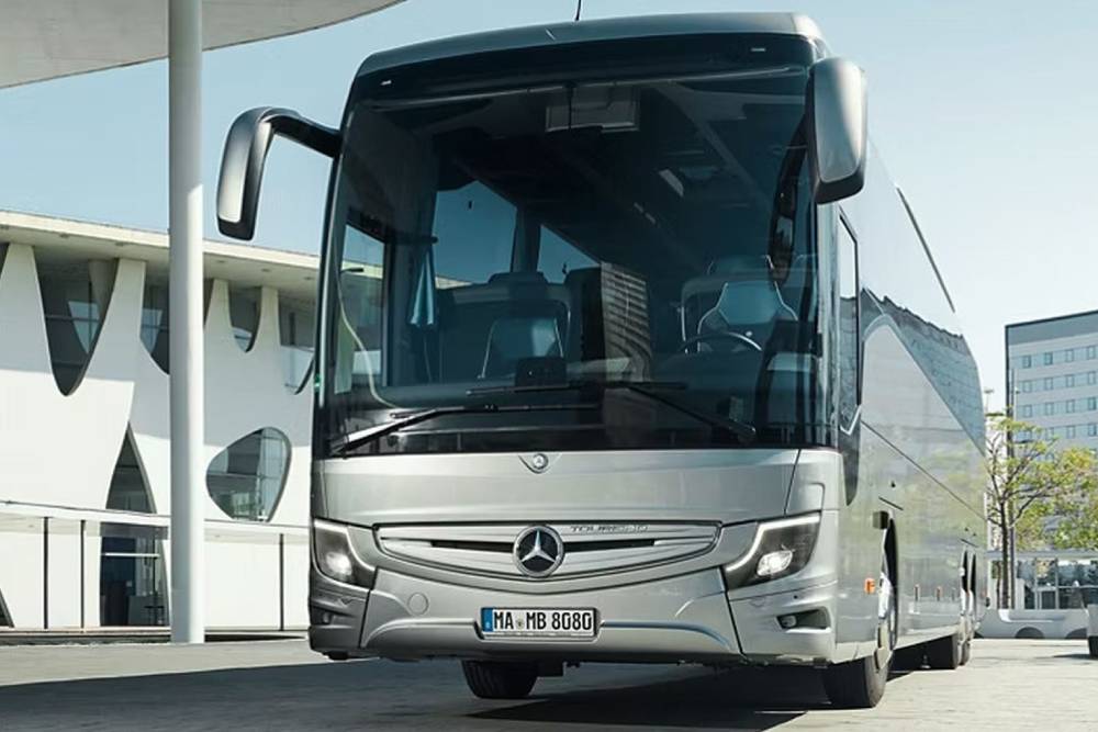 https://autogreeknews.gr/wp-content/uploads/2026/07/Mercedes-Benz_Tourismo_autobus-3.jpg