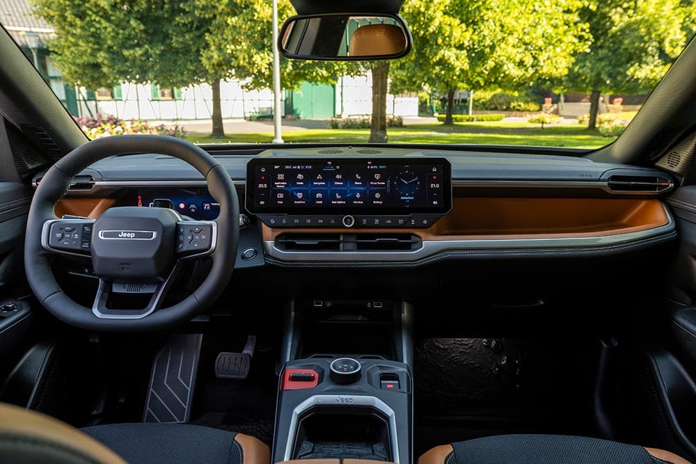 https://autogreeknews.gr/wp-content/uploads/2026/07/New-Jeep-Compass-4xe-10.jpg