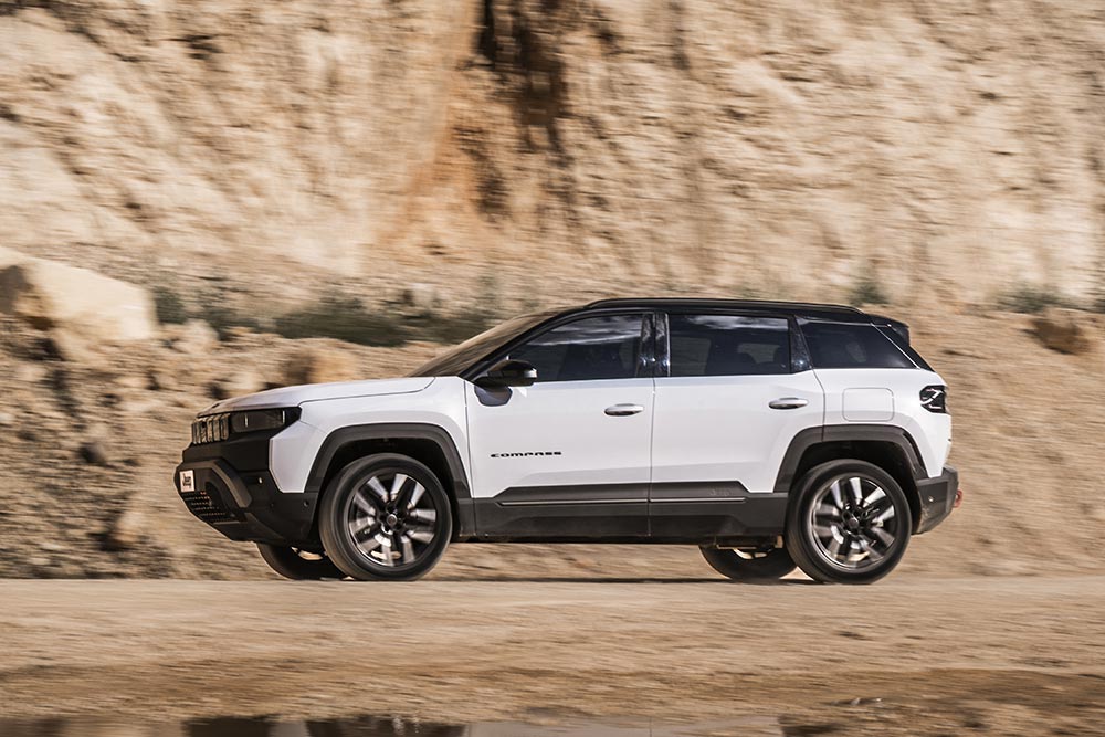 https://autogreeknews.gr/wp-content/uploads/2026/07/New-Jeep-Compass-4xe-11.jpg
