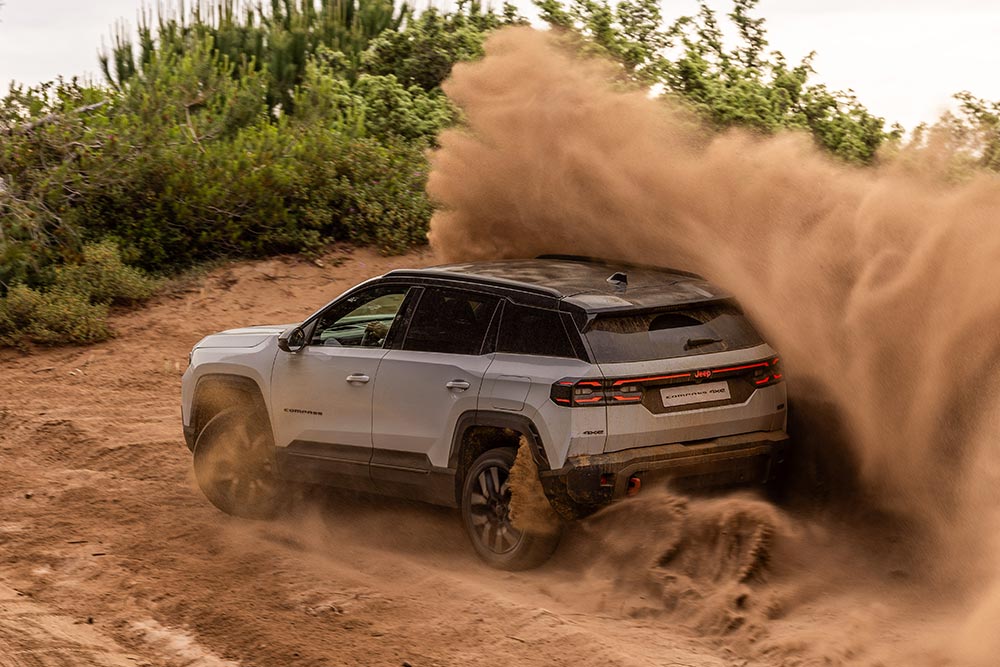 https://autogreeknews.gr/wp-content/uploads/2026/07/New-Jeep-Compass-4xe-13.jpg
