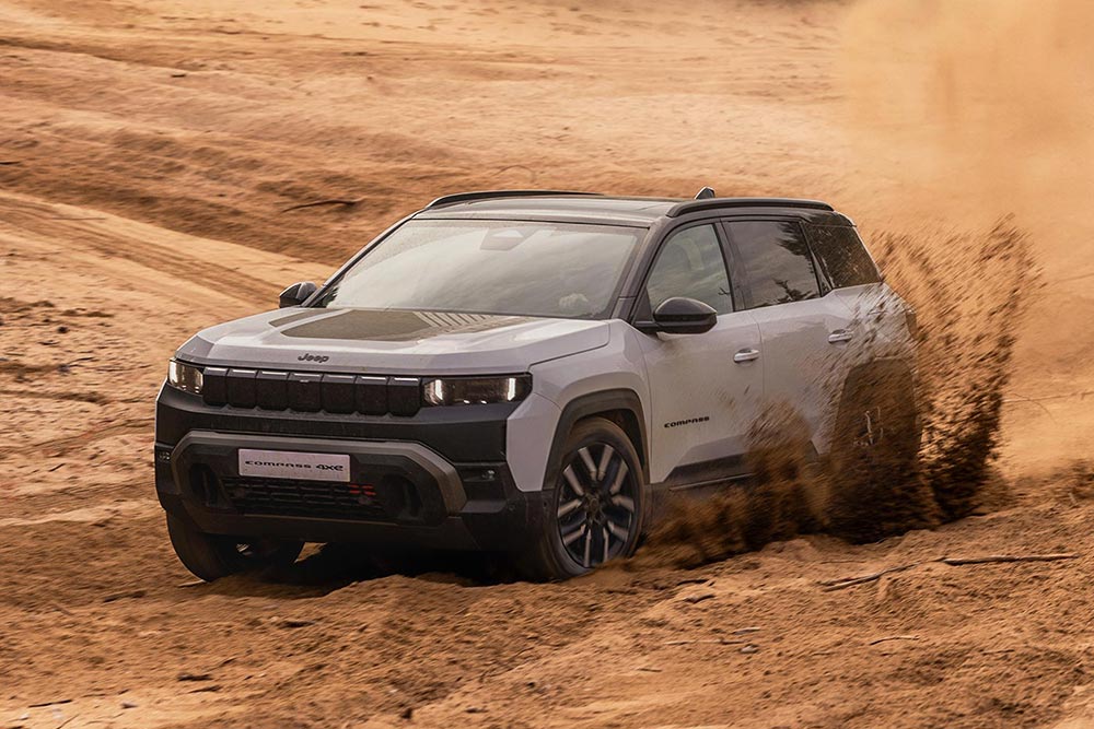 https://autogreeknews.gr/wp-content/uploads/2026/07/New-Jeep-Compass-4xe-14.jpg