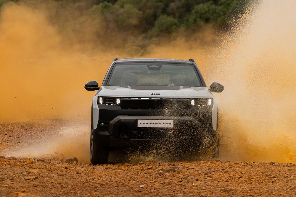 https://autogreeknews.gr/wp-content/uploads/2026/07/New-Jeep-Compass-4xe-16.jpg