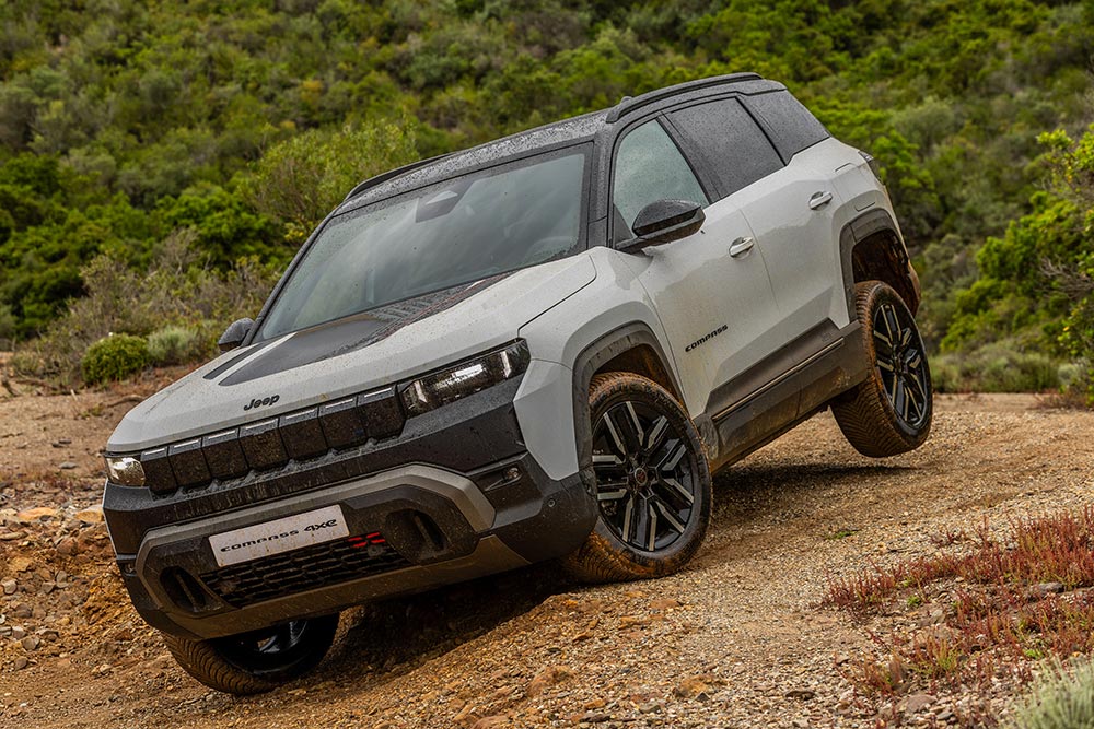 https://autogreeknews.gr/wp-content/uploads/2026/07/New-Jeep-Compass-4xe-17.jpg