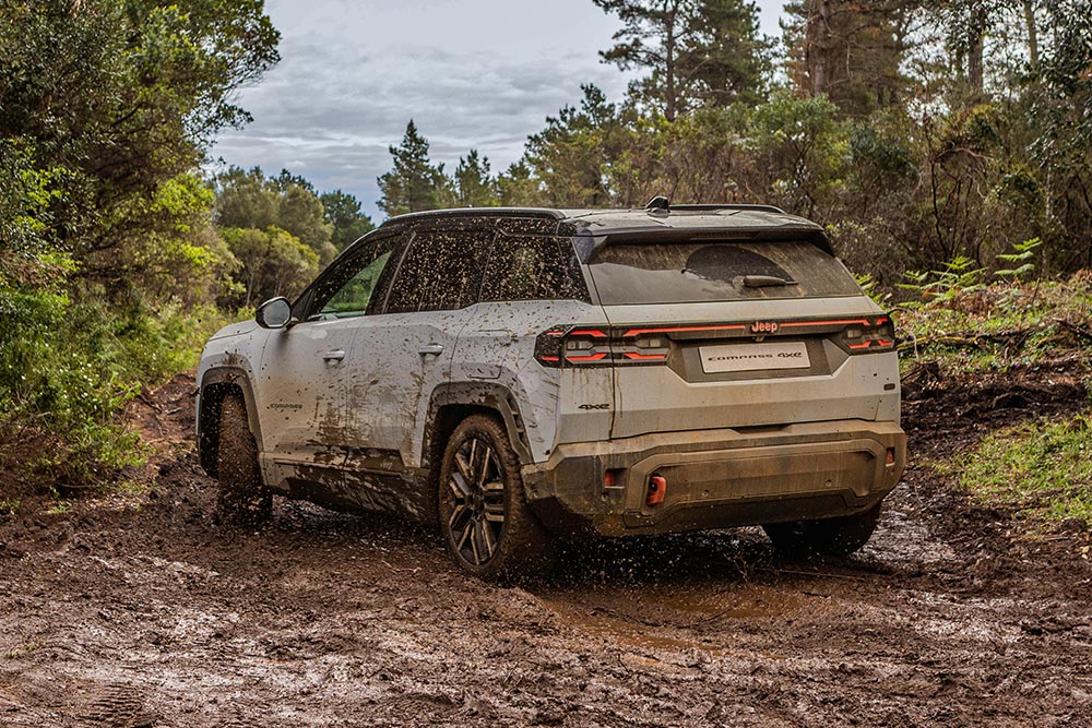 https://autogreeknews.gr/wp-content/uploads/2026/07/New-Jeep-Compass-4xe-19.jpg