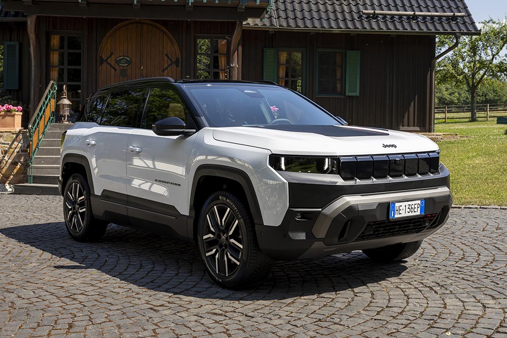 https://autogreeknews.gr/wp-content/uploads/2026/07/New-Jeep-Compass-4xe-6.jpg