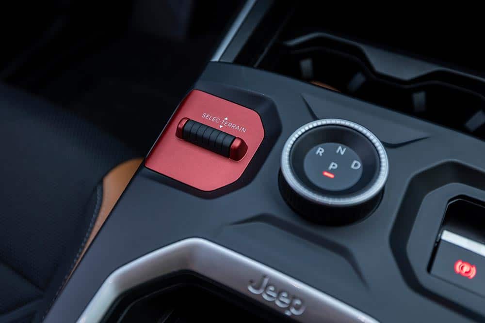 https://autogreeknews.gr/wp-content/uploads/2026/07/New-Jeep-Compass-4xe-8.jpg