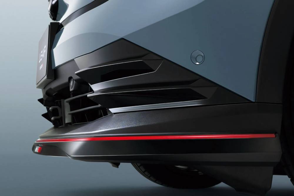 https://autogreeknews.gr/wp-content/uploads/2026/07/Nissan-Leaf-Nismo-Japan-5-2048x1810-1.jpg