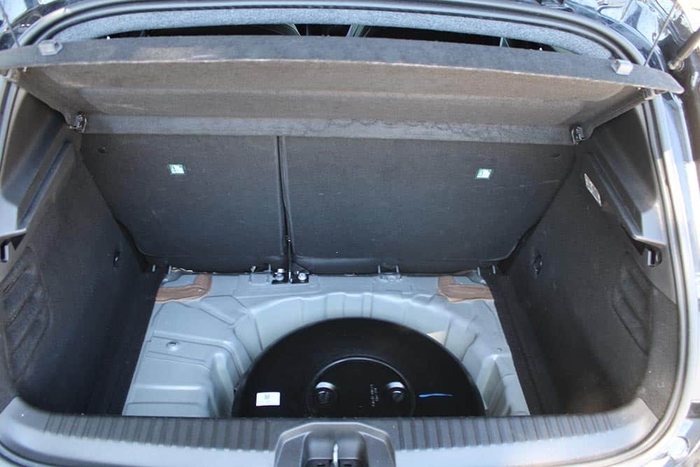 https://autogreeknews.gr/wp-content/uploads/2026/07/RENAULT-CLIO-XHY-7004-34.jpg