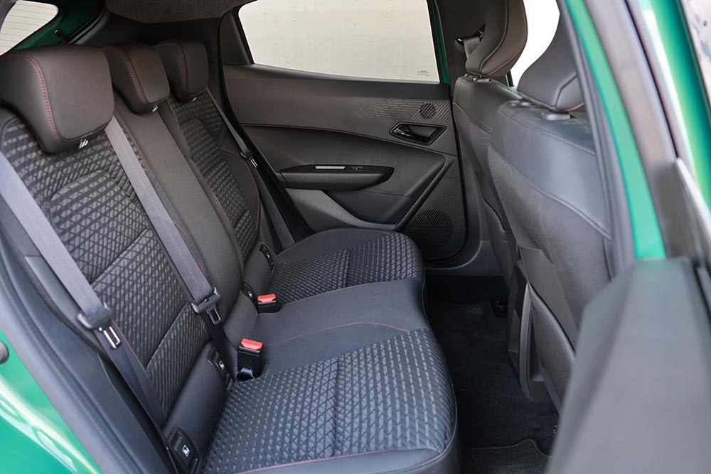 https://autogreeknews.gr/wp-content/uploads/2026/07/Renault-Clio-1.2-TCe-115-EDC-interior-18.jpg