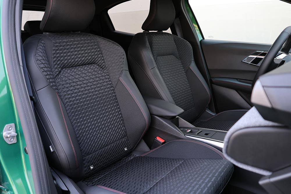 https://autogreeknews.gr/wp-content/uploads/2026/07/Renault-Clio-1.2-TCe-115-EDC-interior-19.jpg