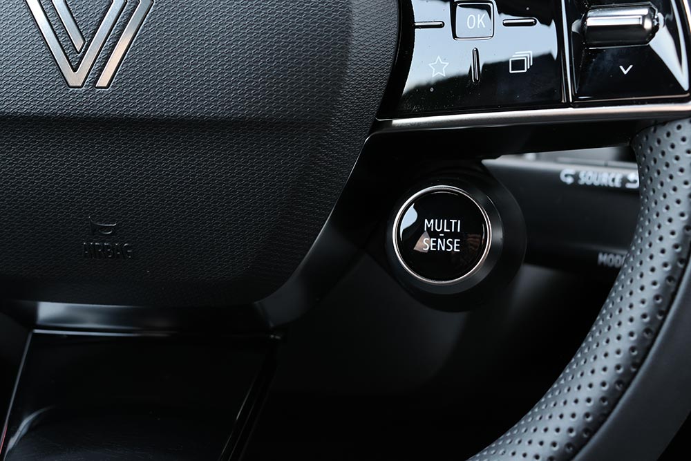 https://autogreeknews.gr/wp-content/uploads/2026/07/Renault-Clio-1.2-TCe-115-EDC-interior-3.jpg