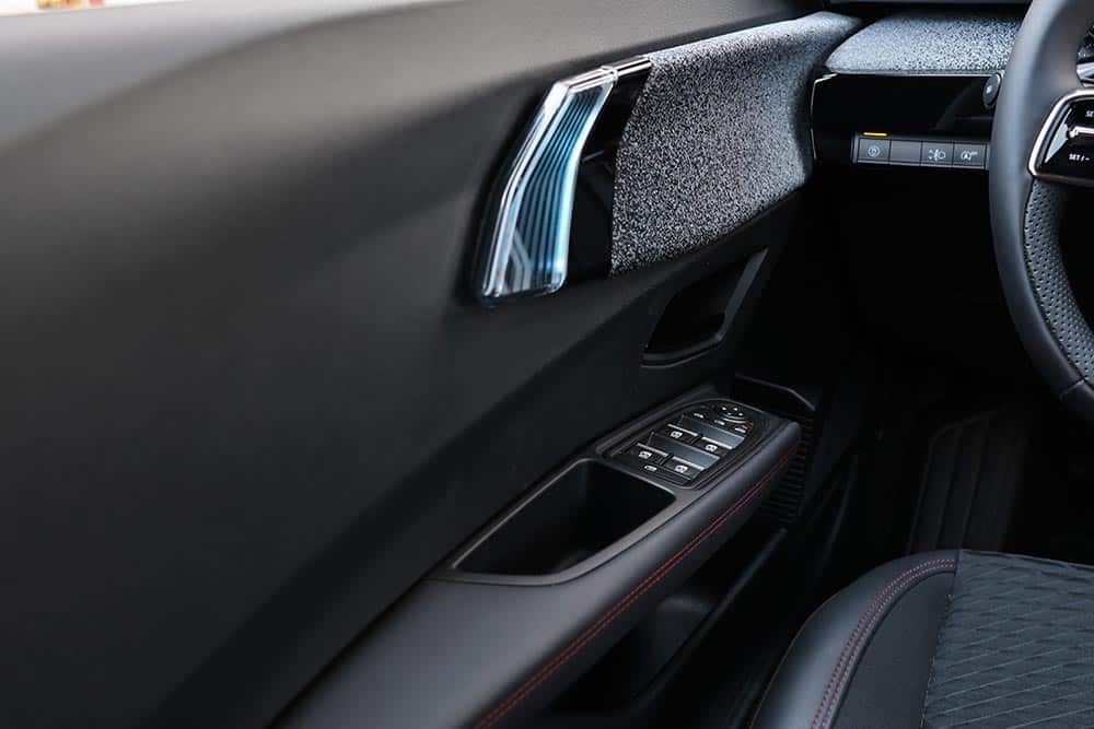 https://autogreeknews.gr/wp-content/uploads/2026/07/Renault-Clio-1.2-TCe-115-EDC-interior-4.jpg