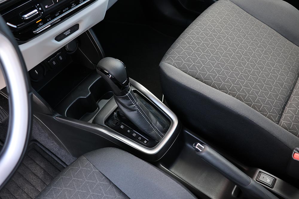 https://autogreeknews.gr/wp-content/uploads/2026/07/Suzuki-Swift-1.2-Hybrid-81-PS-CVT-interior-10.jpg