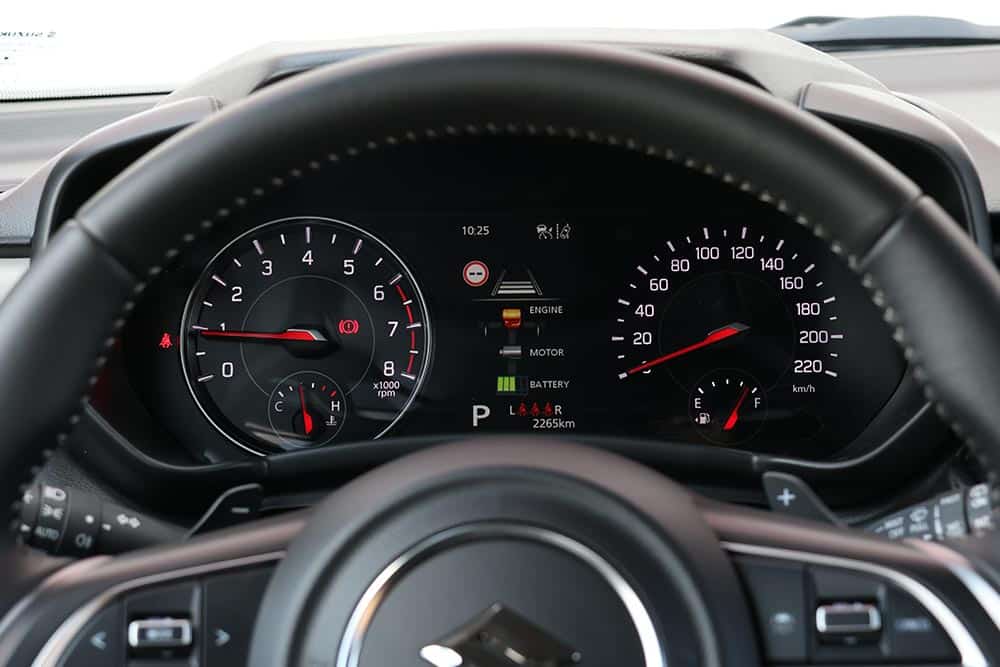 https://autogreeknews.gr/wp-content/uploads/2026/07/Suzuki-Swift-1.2-Hybrid-81-PS-CVT-interior-3.jpg