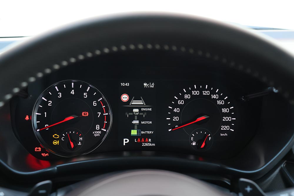 https://autogreeknews.gr/wp-content/uploads/2026/07/Suzuki-Swift-1.2-Hybrid-81-PS-CVT-interior-5.jpg