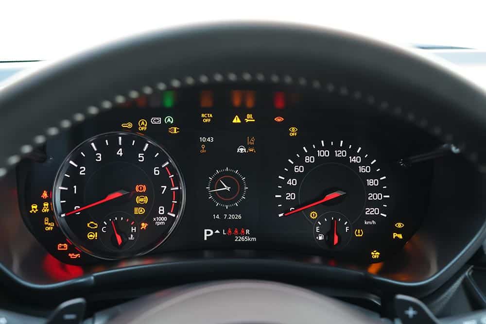 https://autogreeknews.gr/wp-content/uploads/2026/07/Suzuki-Swift-1.2-Hybrid-81-PS-CVT-interior-6.jpg