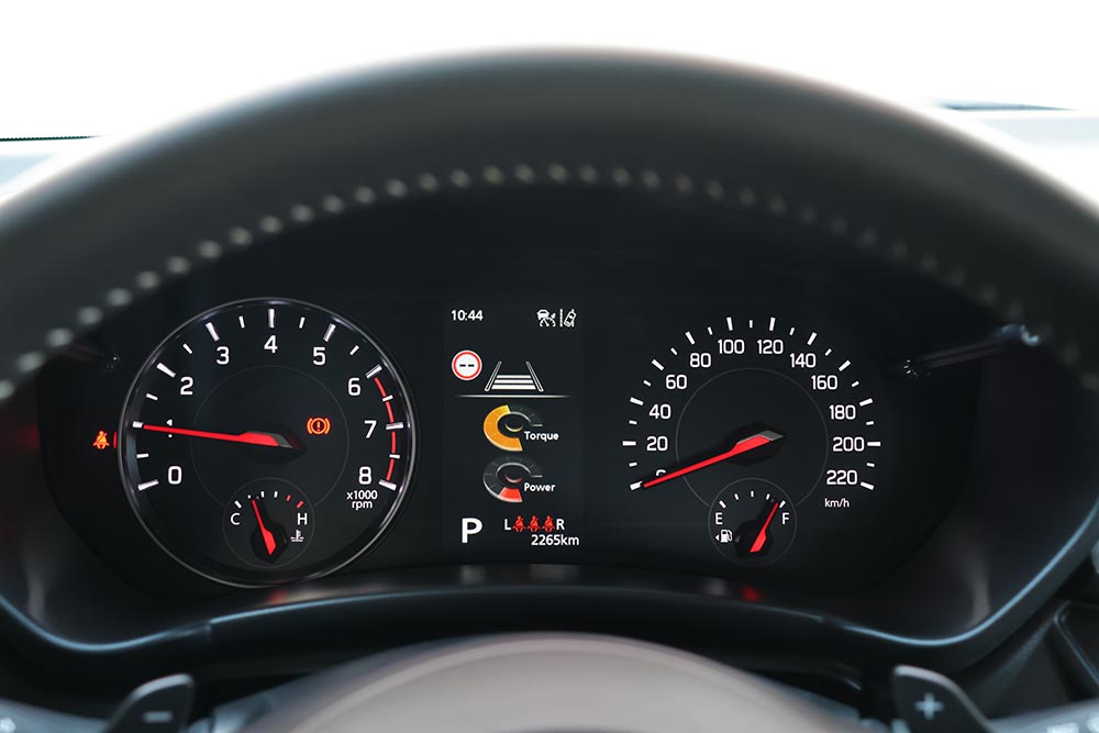 https://autogreeknews.gr/wp-content/uploads/2026/07/Suzuki-Swift-1.2-Hybrid-81-PS-CVT-interior-7.jpg