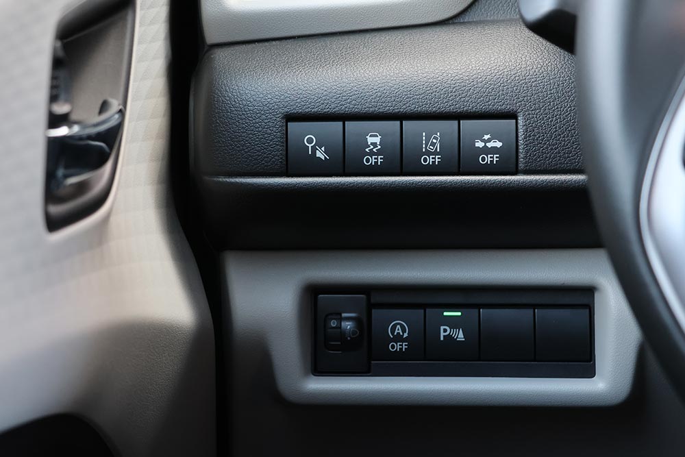 https://autogreeknews.gr/wp-content/uploads/2026/07/Suzuki-Swift-1.2-Hybrid-81-PS-interior-3.jpg