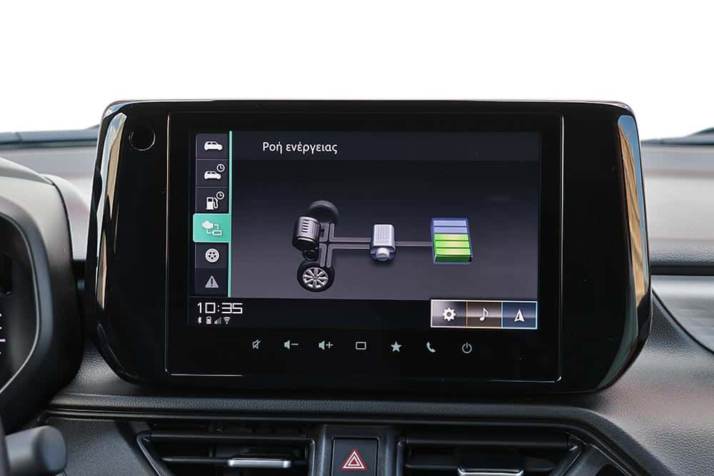 https://autogreeknews.gr/wp-content/uploads/2026/07/Suzuki-Swift-1.2-Hybrid-81-PS-interior-8.jpg