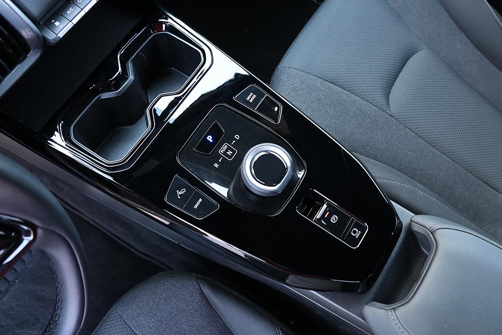 https://autogreeknews.gr/wp-content/uploads/2026/07/Suzuki-e-Vitara-2WD-interior-2.jpg