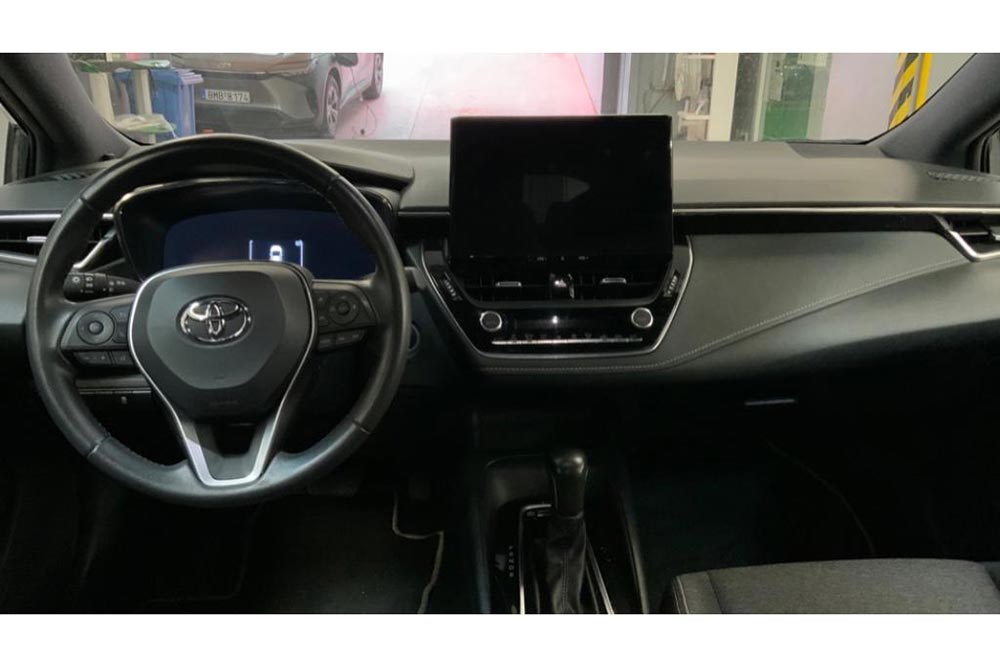https://autogreeknews.gr/wp-content/uploads/2026/07/Toyota-Corolla-Hybrid-2025-5.jpg