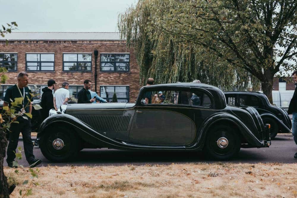 https://autogreeknews.gr/wp-content/uploads/2026/07/bentley-continental-gtc-80th-anniversary-special-10.jpg