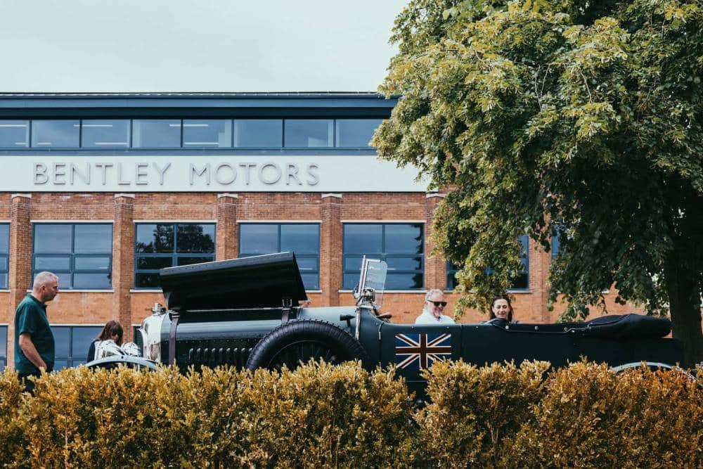 https://autogreeknews.gr/wp-content/uploads/2026/07/bentley-continental-gtc-80th-anniversary-special-9.jpg