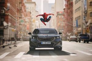 Η BMW πάει βόλτα με τον Spider-Μan