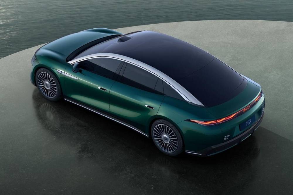 https://autogreeknews.gr/wp-content/uploads/2026/07/byd-great-han-04.jpg