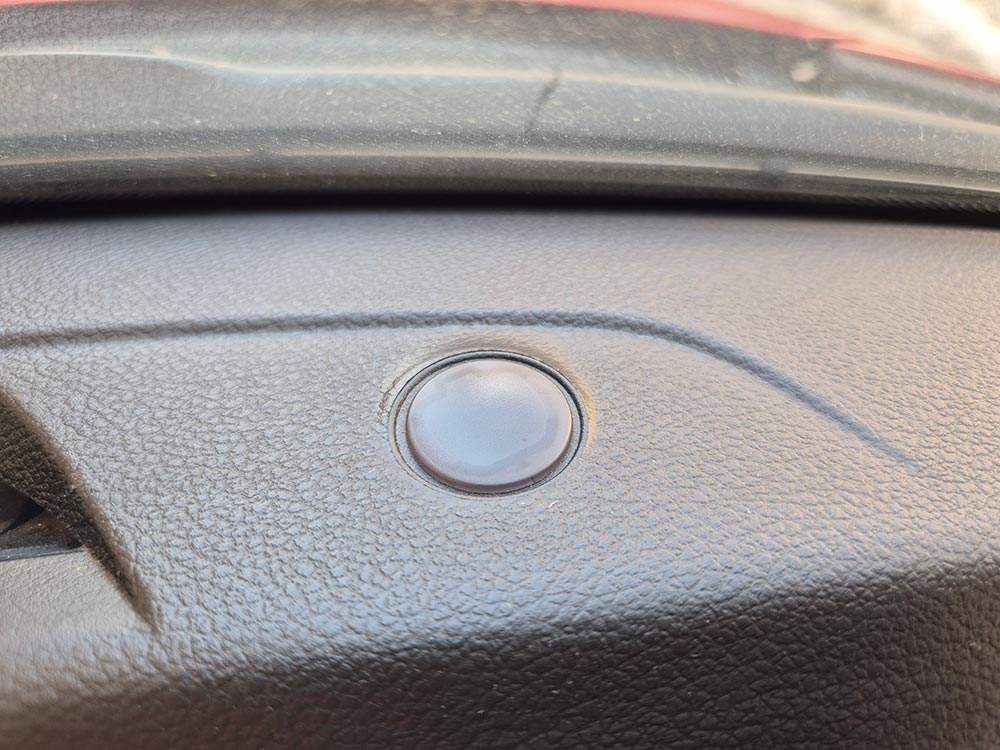 https://autogreeknews.gr/wp-content/uploads/2026/07/car-temraturet-sensor.jpg