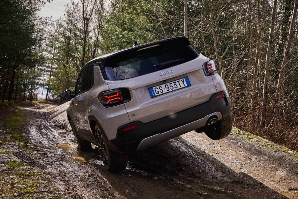https://autogreeknews.gr/wp-content/uploads/2026/07/jeep-avenger-e-hybrid-2-1.jpg